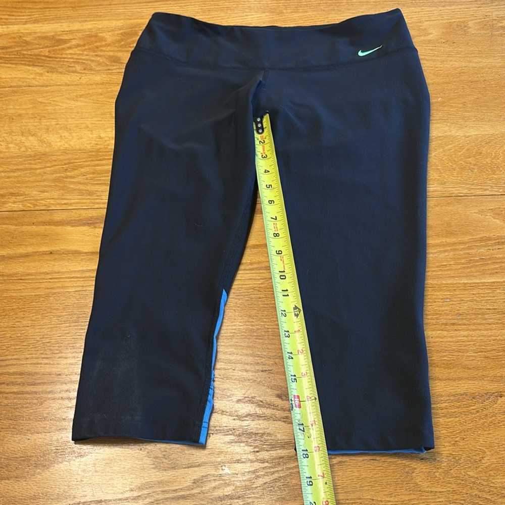 Nike Women’s Black and Blue Leggings with Light Blue Short Sleeve Top - Picture 11 of 11